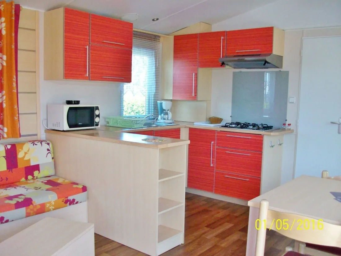 le-pont-rouge-et-les-vignes-chipilly-t4l06